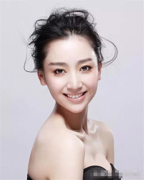 和李宇春同届超女,经历丧女婚变,如今却笑得比谁都灿烂