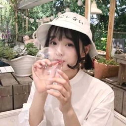 这个女孩叫什么,有没有更多照片哈