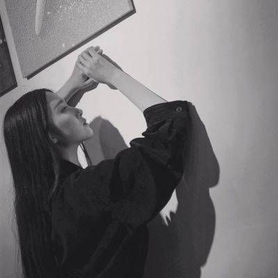 hello御姐黑白头像高冷,女人并非你想的那样坚强