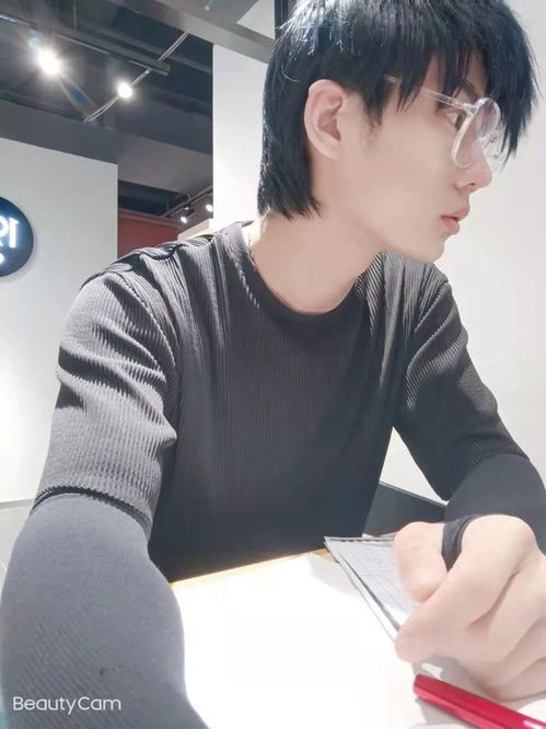 脱单丨成熟稳重的帅气大男孩,身高175,月薪8k,家装设计专业,希望和温和顾家的女孩子结为伴侣