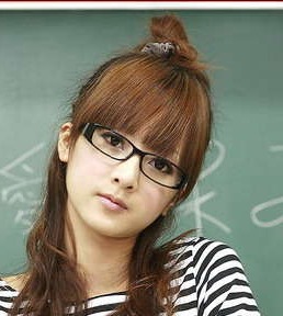 非主流戴眼镜美女的头像