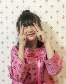 全靠颜值时髦少女森蝶扎半丸子头超呆萌表情要逆天