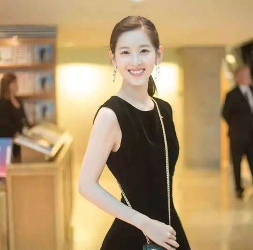 刘强东现身陪章泽天过儿童节真正过得好的女人,从不软弱