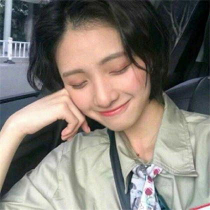 有品位的微信女人头像,很干净非常的优雅的美女