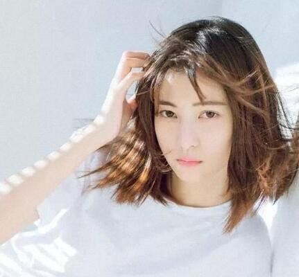 清纯显气质女生短发发型图片