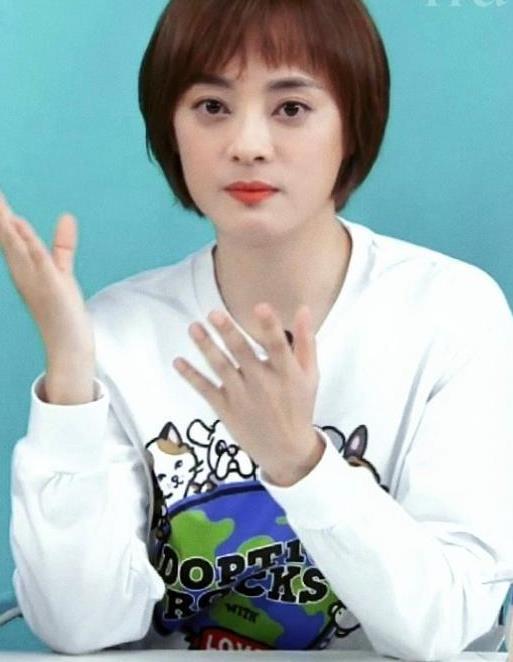 孙俪才是装嫩高手,剪妹妹头可爱减龄,少女状态俩娃妈中少见