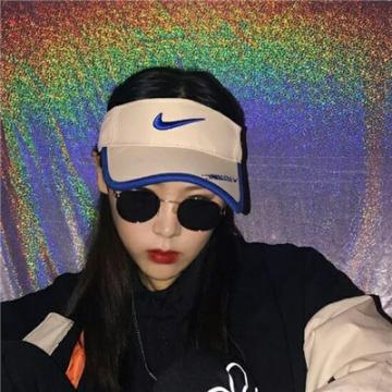 2020最潮最火戴帽子女生头像拽拽的我们谈一场不分手的恋爱