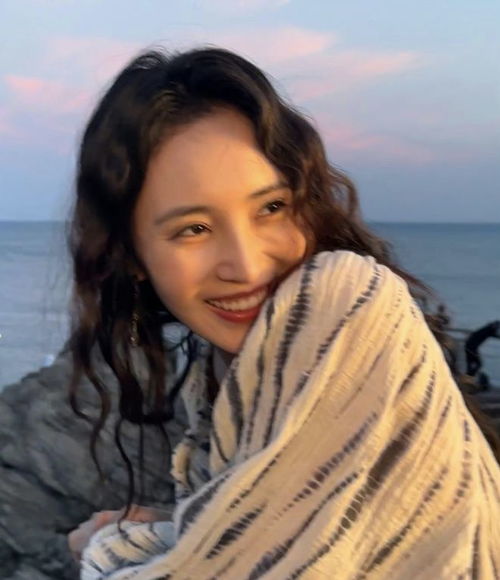 浪姐人气女星悄悄结束爷孙恋,又找了软饭男