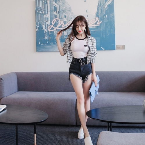 娇俏明媚的气质美女,精致穿搭显动感柔媚,好身材让女人都羡慕