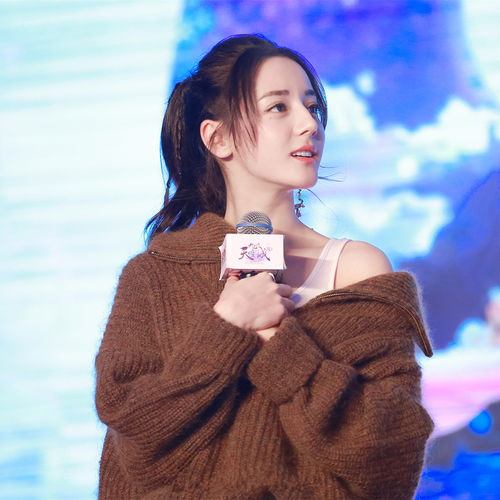 杨幂穿露肩毛衣妩媚性感,热巴俏皮林心如温婉,孙怡却满是少女感