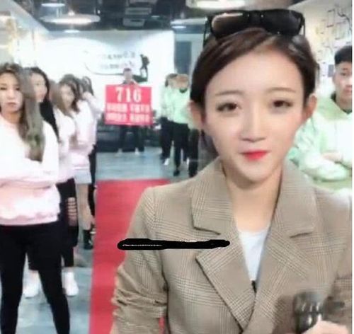 小伊伊宣布退网快手一姐的风光不复存在牌牌琦被遗忘