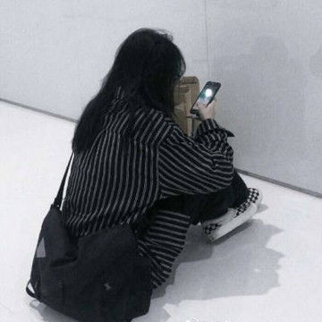 黑白女生背影侧脸头像高冷侧面伤感女头像,女生头像图片