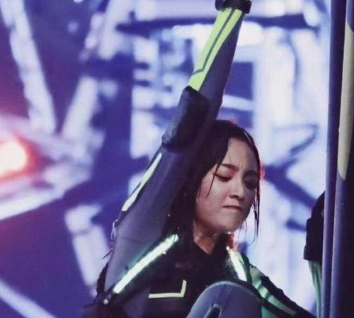 高以翔逝世后,吴宣仪为悼念换黑色头像,谁留意陈伟霆做了啥