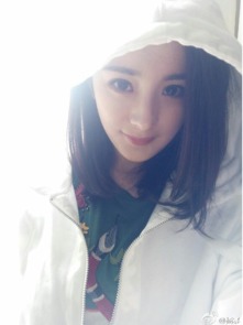 奶茶妹妹pk杨幂,两大新晋辣妈谁最有少女感