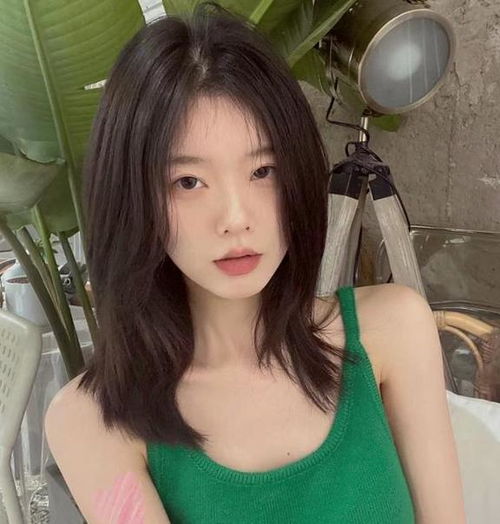 锁骨发女生头像卡通