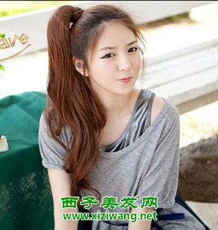 大圆脸女生无刘海马尾造型很是俏皮漂亮