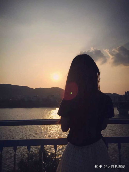 女教师约拍摄影师,被无理要求吓退学会拒绝潜规则