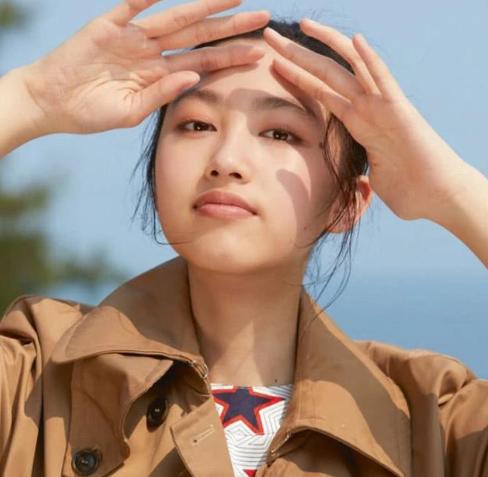 青出于蓝任达华父亲节晒与女儿合照,14岁任晴佳从小美到大
