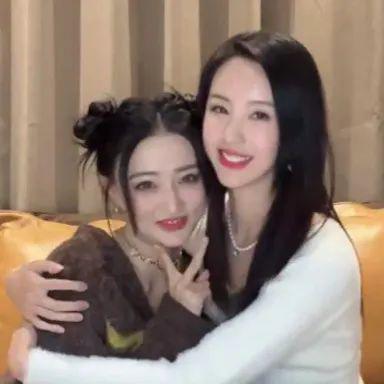 绿大暗和网红女友,杨紫赵丽颖,纪凌尘,白鹿,手机二公主,刘浩存最新八卦汇总惠英红白鹿演员网易订阅