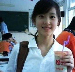 章泽天英国近况曝光被偶遇真人素颜超美,25岁更嫩回16岁少女颜