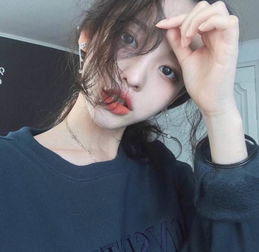 我多想再见你,哪怕匆匆一眼就别离俏皮佛系时尚女生头像