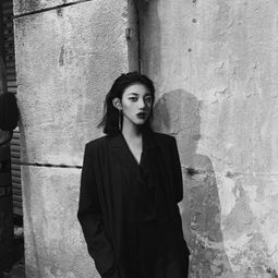 女性黑白超酷伤感的女生头像其实你不是真正的快乐
