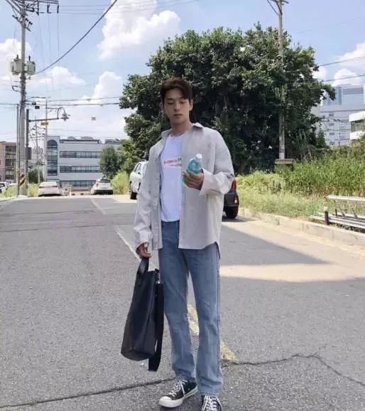 男生这么穿最让女友心动,清爽男生穿搭,颜值轻松飙升