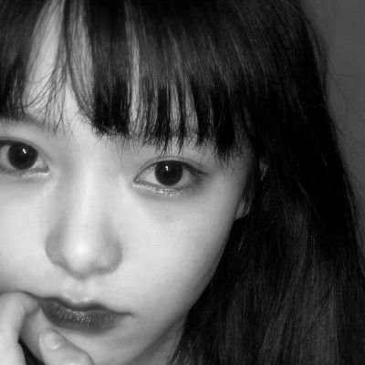 黑白女头像伤感高冷人总是各有苦衷不甘平庸