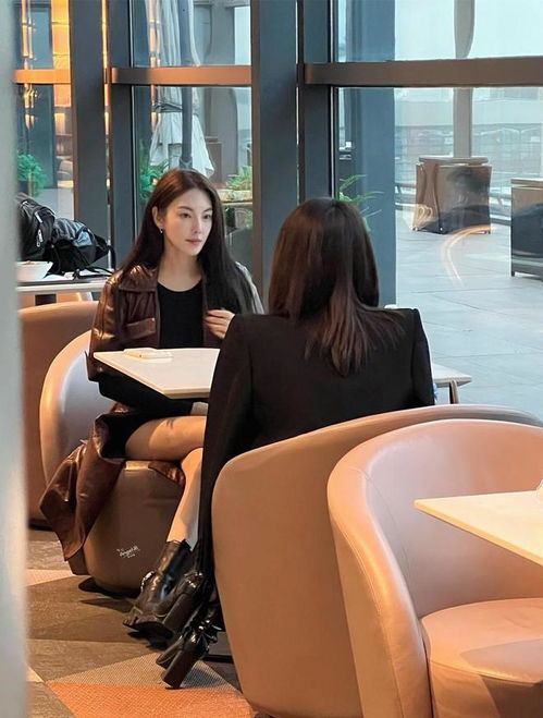 张雨绮潇洒做自己挎25万名包穿297元短靴,飒美十足又风情满满