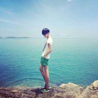 海边男生背影看海头像