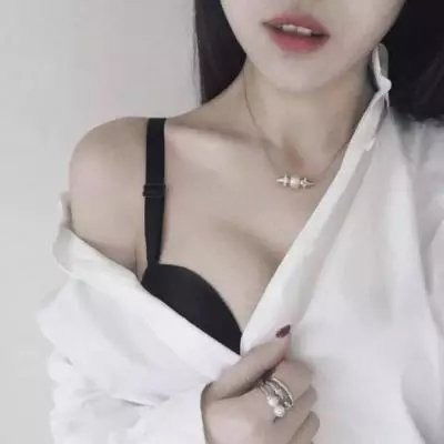 过年头像女真人不露脸锁骨