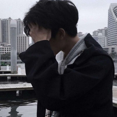 男生头像真人侧脸图片我们的感情不隔夜