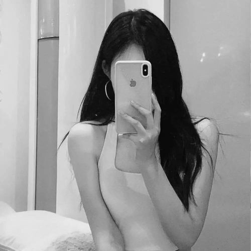 高级质感黑白女生头像