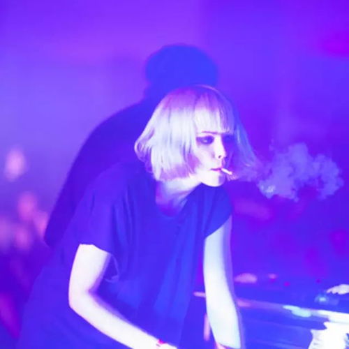 抽烟男女头