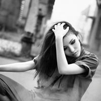 美丽清新的黑白qq女生头像爱情是一场病