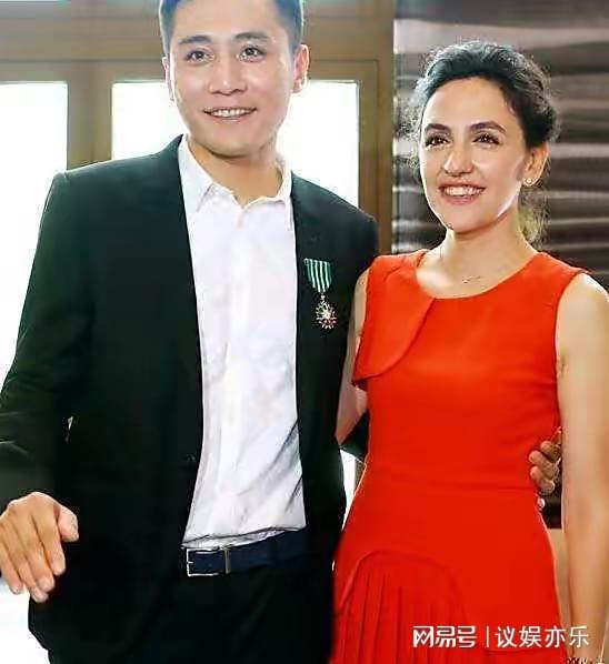 刘烨10岁女儿演话剧,霓娜逆袭式长大,浓眉大眼欧美脸