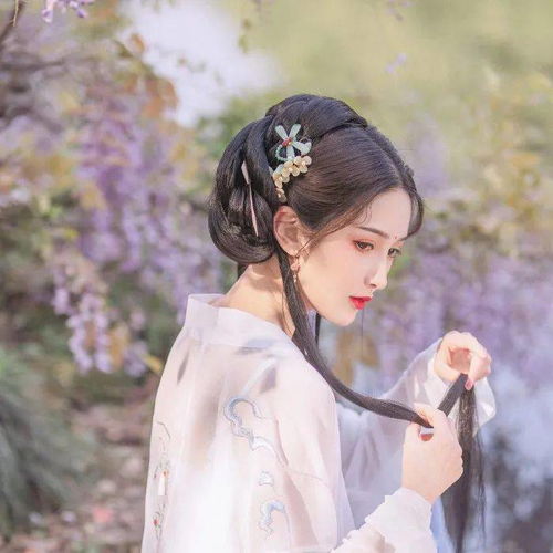 唯美古风女生头像日暮酒醒人已远满天风雨下西楼