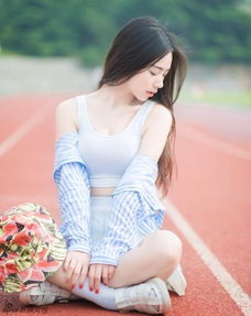 华师大校花短裙出镜细腰长腿清纯范儿