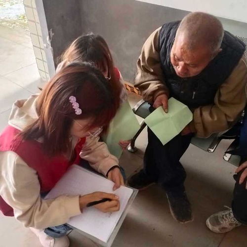 志愿者进敬老院,老人双节不孤单