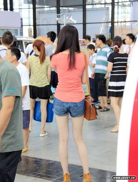 成都车展抓拍的热裤长腿女生