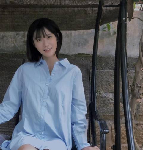 陈意涵更像小女生了,穿男友风衬衫玩下衣失踪,配短发清纯甜美