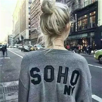 用笑掩饰伤的女人,头像霸气超拽女生简短