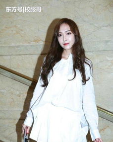 中韩女神白衬衫look,唐嫣宣仪甜美,郑氏姐妹帅气