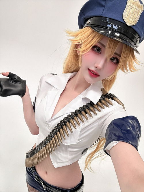 韩国美女cos海贼王女帝图赏完美身材逼真还原