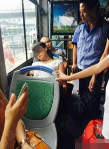 合肥一女子公交上逼小学生让座自称老师