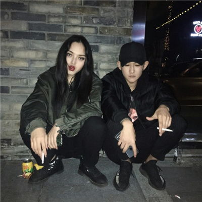 微信情侣头像酷酷的一男一女2018我只想现在去找回你