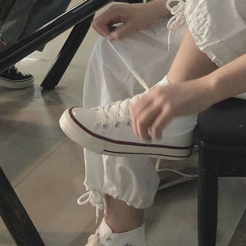 女头我庆幸和你影子遇上.