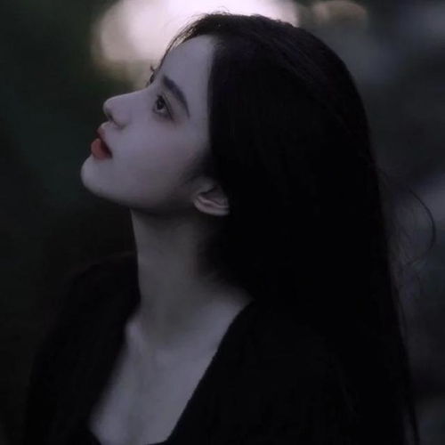 扎心的睡前发朋友圈的说说句子,有一股忧伤,由内而外