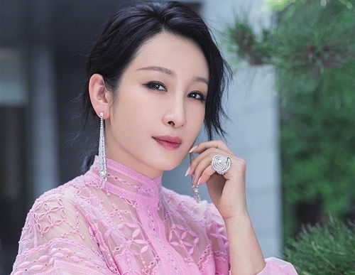 秦海璐,你才不是最丑影后呢,你是别人追都追不上的影后