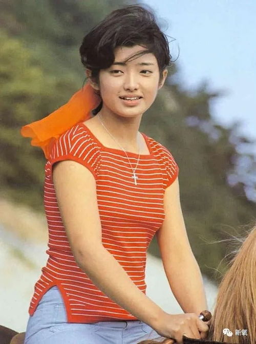 中国美人儿在巨变的光阴里找寻自我的过程,全被记录在了妆发里